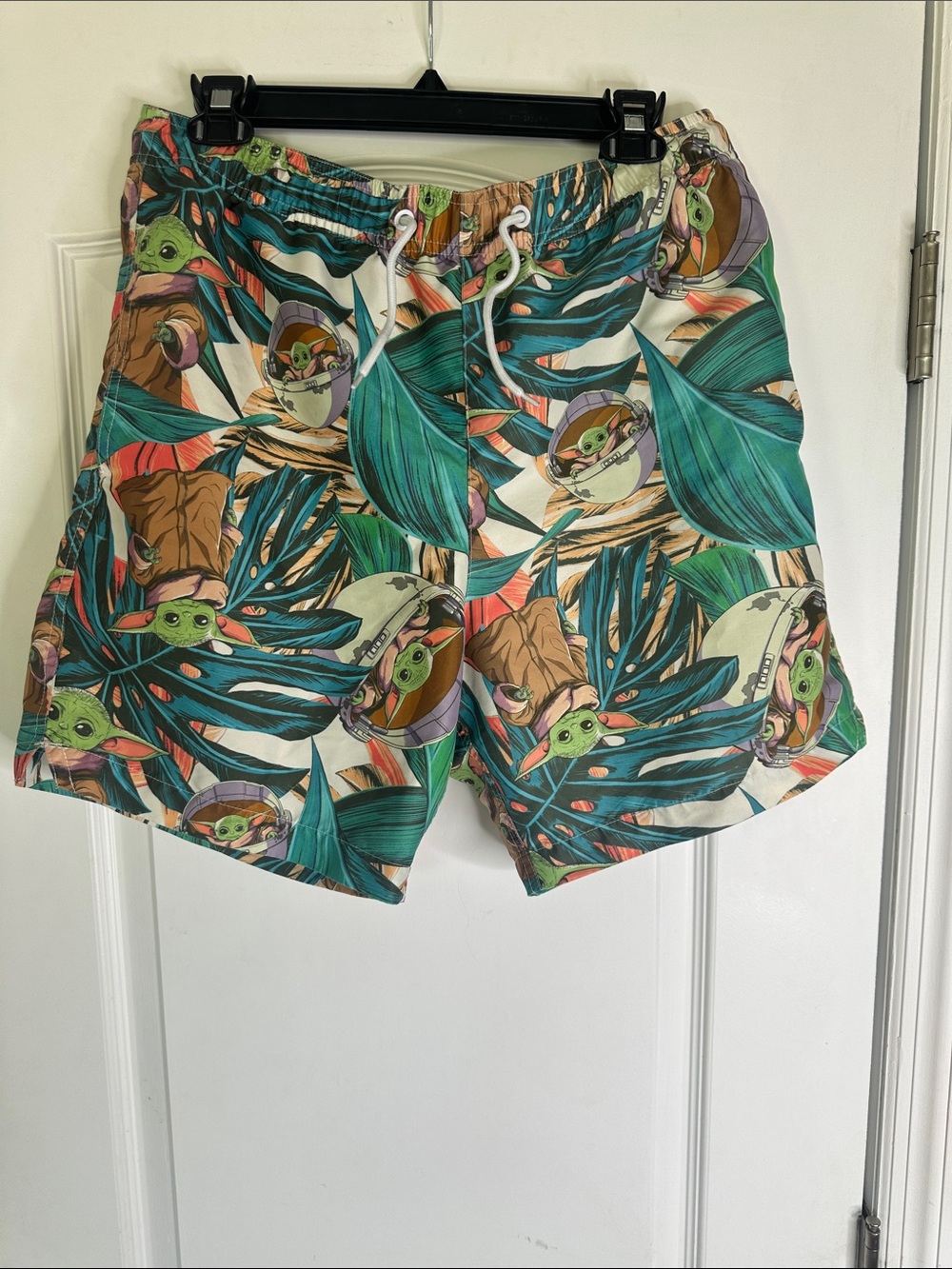 Star Wars Baby Yoda  Tropical Print Mens Swim Trunks. Size M.